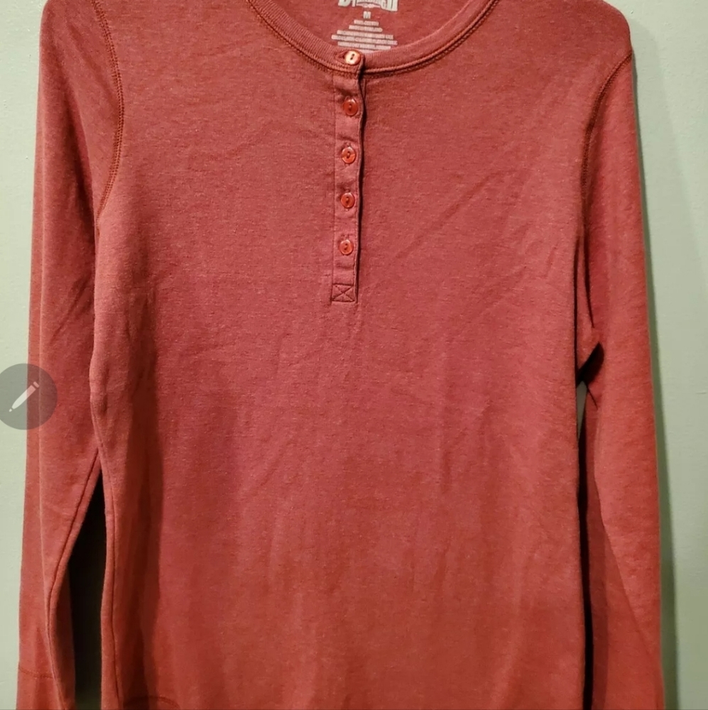 Duluth Trading Company Womens Dusty Red Henley Long Sleeve Shirt Size Medium